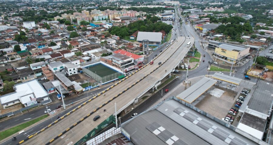 Serviços no viaduto do Manoa são realizados pela construtora da obra, segundo a Prefeitura - Foto: Márcio Melo/Seminf