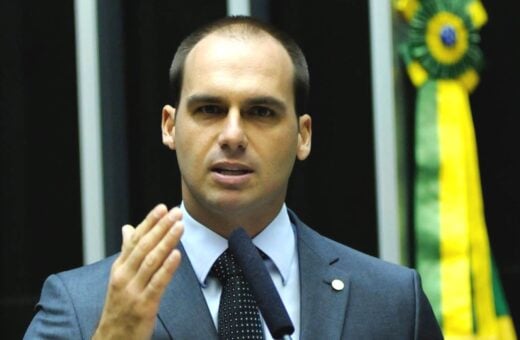 Eduardo Bolsonaro réu - Deputado federal efetuou postagens sobre um Projeto de Lei de autoria de Tabata Amaral - Foto: Reprodução/Facebook @bolsonaro.enb