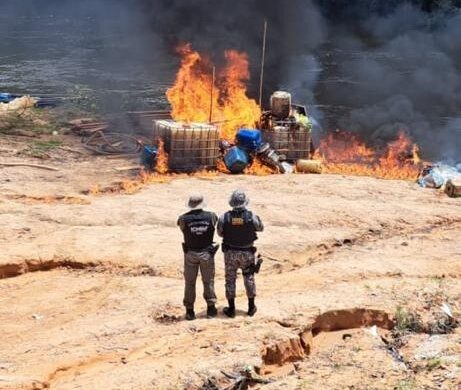 Suspeitos de garimpo ilegal são presos durante ações da operação Eldorado - Foto: Divulgação/PC-AM