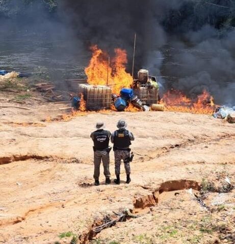 Suspeitos de garimpo ilegal são presos durante ações da operação Eldorado - Foto: Divulgação/PC-AM