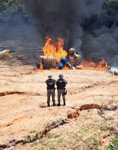 Suspeitos de garimpo ilegal são presos durante ações da operação Eldorado - Foto: Divulgação/PC-AM