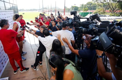 No segundo treino aberto à imprensa, David Luiz comentou parceria com técnico português - Foto: Marcelo Cortes/CRF/divulgação