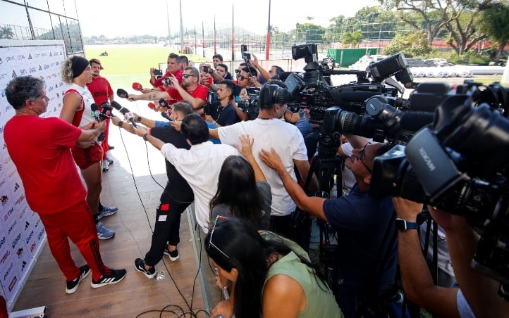 No segundo treino aberto à imprensa, David Luiz comentou parceria com técnico português - Foto: Marcelo Cortes/CRF/divulgação