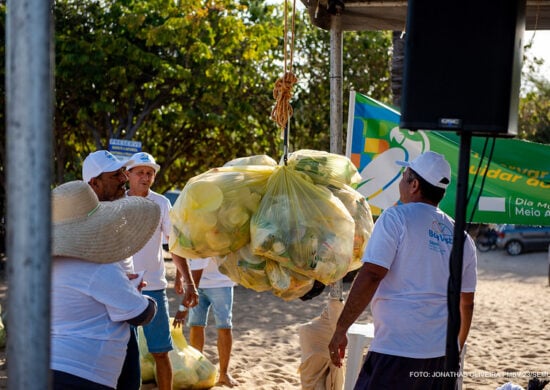 Retirada de meia tonelada de lixo de praias de Boa Vista ocorreu neste domingo (2) - Foto: Foto: Jonathas Oliveira/PMBV