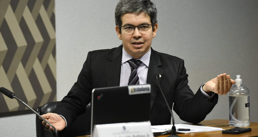 Randolfe Rodrigues entra com ação contra desembargador que falou de forma preconceituosa sobre regiões Norte e Nordeste. Jefferson Rudy/Agência Senado