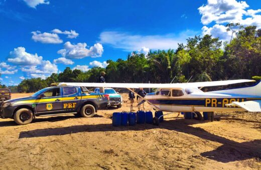 Modal aéreo passou a ser a principal forma de transporte de suprimentos aos garimpos em terras Yanomami - Foto: Divulgação/PRF