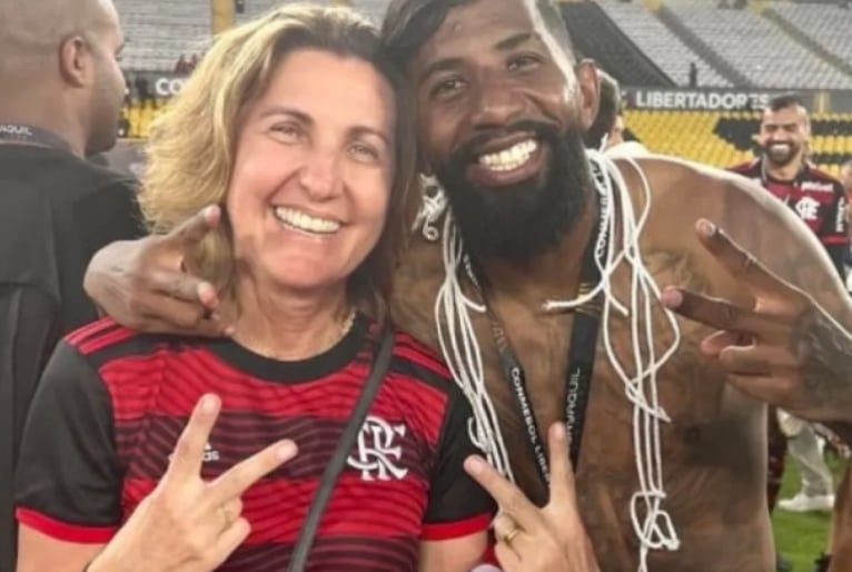 Diante da repercussão, a diretora do Flamengo usou o próprio Instagram para pedir desculpas pela postagem - Foto: Reprodução/Instagram @gitoka