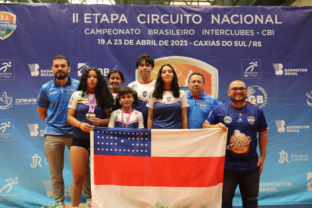 Os alunos conquistaram vaga na classificação nacional do Campeonato Brasileiro Badminton. - Foto: Divulgação/Arquivo Pessoal