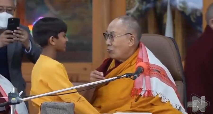 Após a repercussão do vídeo, a equipe de Dalai Lama confirmou a veracidade do vídeo e publicou um comunicado lamentando o ocorrido - Foto: Reprodução/Twitter@ycontrol