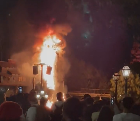 O fogo iniciou durante show com água e fogos de artifícios - Foto: Reprodução/twitter@maribethm