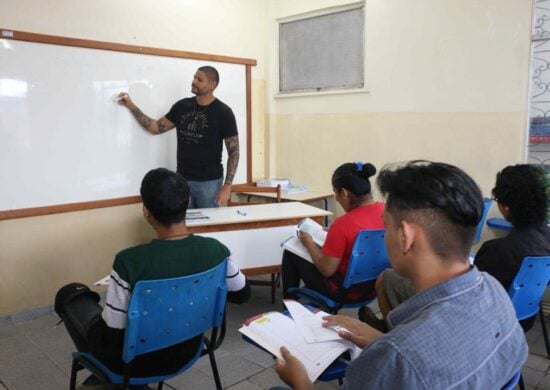 Alunos do Ensino Médio da educação de Jovens e Adultos (EJA) no Amazonas - Foto: Eduardo Cavalcante/ SEDUC