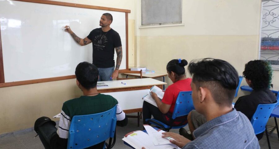 Alunos do Ensino Médio da educação de Jovens e Adultos (EJA) no Amazonas - Foto: Eduardo Cavalcante/ SEDUC