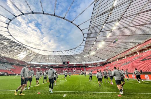 Os times começam o grande duelo nas quarta de finais, nos jogos de ida e volta. - Foto: Reprodução/Twitter @EuropaLeague