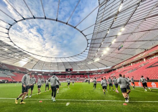 Os times começam o grande duelo nas quarta de finais, nos jogos de ida e volta. - Foto: Reprodução/Twitter @EuropaLeague