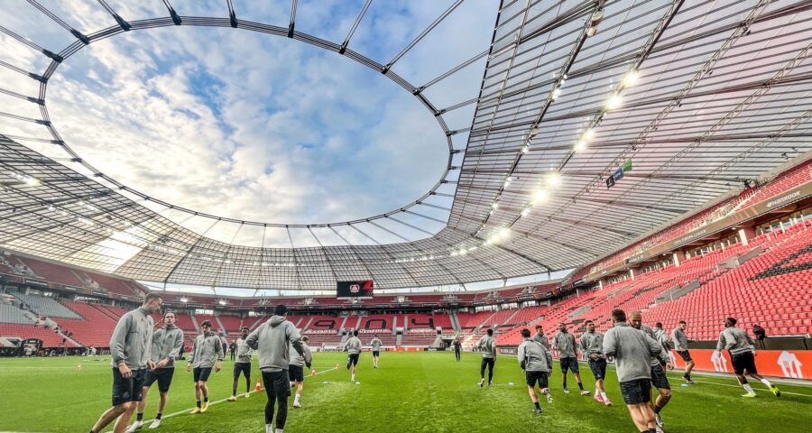 Os times começam o grande duelo nas quarta de finais, nos jogos de ida e volta. - Foto: Reprodução/Twitter @EuropaLeague