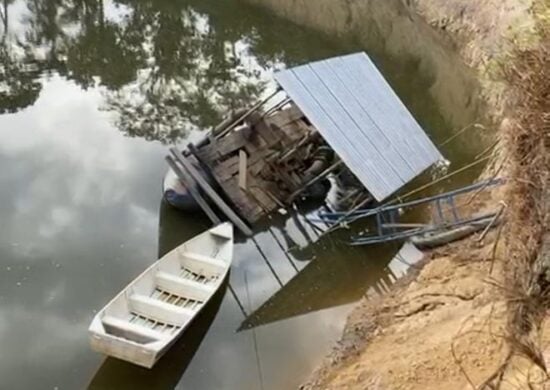 Flutuante foi atingido por fortes correntezas do rio Anauá - Foto: Caer/divulgação