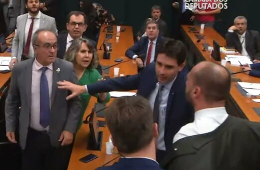 Os deputados federais Eduardo Bolsonaro (PL-SP) e Dionilso Marcon (PT-RS) discutiram na manhã desta quarta-feira - Foto: Reprodução/Youtube