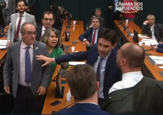 Os deputados federais Eduardo Bolsonaro (PL-SP) e Dionilso Marcon (PT-RS) discutiram na manhã desta quarta-feira - Foto: Reprodução/Youtube