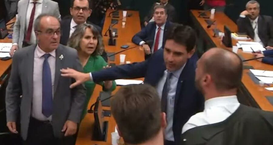 Os deputados federais Eduardo Bolsonaro (PL-SP) e Dionilso Marcon (PT-RS) discutiram na manhã desta quarta-feira - Foto: Reprodução/Youtube