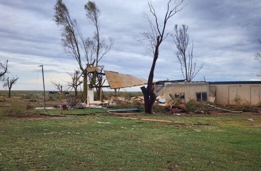 Várias casas foram destruídas com a passagem do ciclone IIsa na Austrália Foto: Reprodução/Twitter @FabienDel69