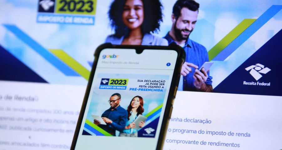 A declaração do Imposto Renda Pessoa Física (IRPF) poder ser feito pelo site do órgão e pelo aplicativo - Foto: Denner Ovidio/ Futura Press/ Estadão Conteúdo