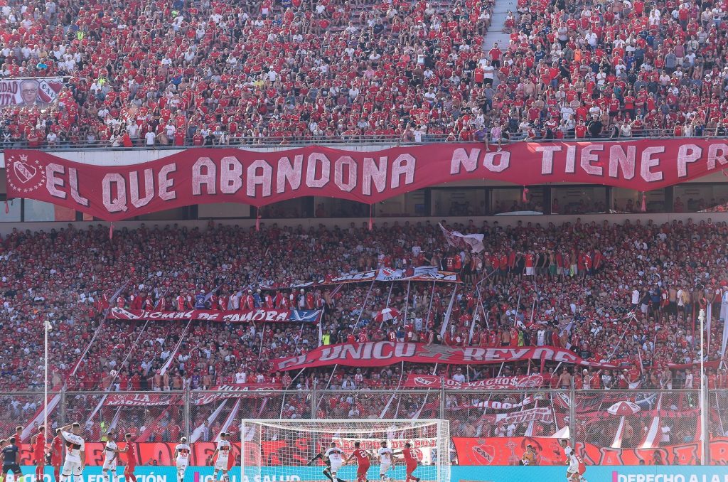 Presidente do Independiente renuncia cargo, em meio a uma das maiores crises do clube - Foto: Reprodução/Twitter @Independiente