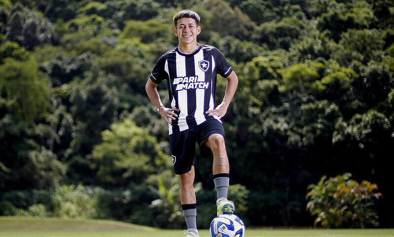 Botafogo anuncia o mais novo contratado do time, Matías Segovia, que atuava no Guarani. Foto: Reprodução/Botafogo/Vitor Silva