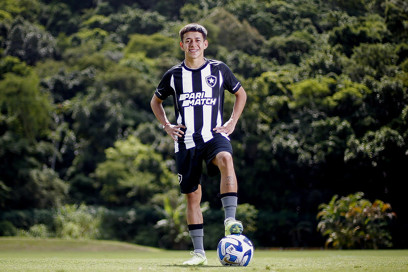 Botafogo anuncia o mais novo contratado do time, Matías Segovia, que atuava no Guarani. Foto: Reprodução/Botafogo/Vitor Silva