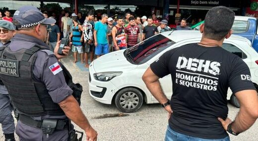 Vítima foi morta tiros dentro de carro em frente a um supermercado em Manaus- Foto: Reprodução/ Whatsapp