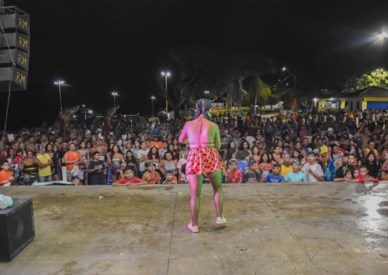 População durante carnaval na praça de Nhamundá- Foto: Reprodução/Facebook@PrefeituraDeNhamunda