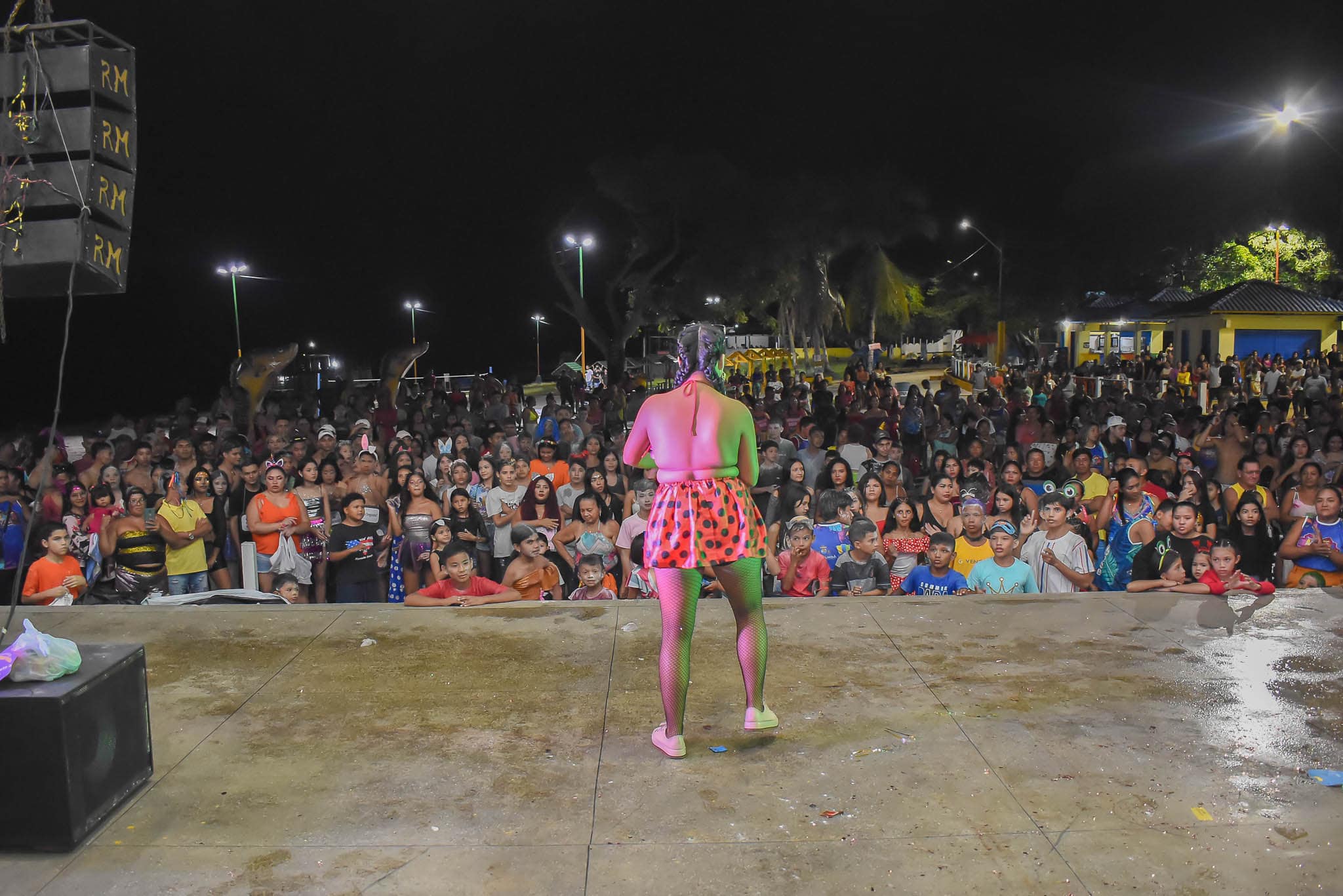 População durante carnaval na praça de Nhamundá- Foto: Reprodução/Facebook@PrefeituraDeNhamunda