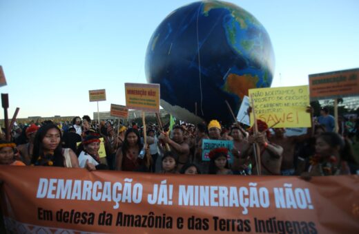 Indígenas de diversos etnias se reuniram na Explanada dos Ministérios, em Brasília (DF) durante a 19ª Edição do Acampamento Terra Livre (ATL), com o tema "O futuro indígena é hoje, Sem demarcação, não há democracia!" - Foto: Wilton Junior/Estadão Conteúdo