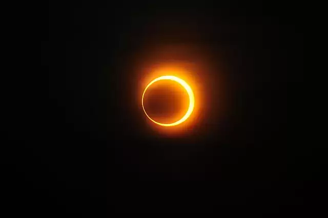 Primeiro-eclipse-solar-de-2023-vem-com-fenômeno-raro-nesta-quarta-feira-20-foto-reproducao-wikimedia