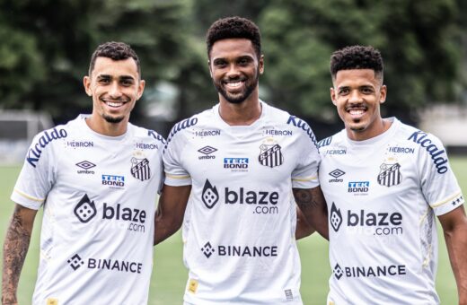 Luan Dias, Bruno Menzenga e Gabriel Inocencio do Água Santa chega no Santos para dar reforço ao time. - Foto: Reprodução/Raul Baretta/Santos FC.