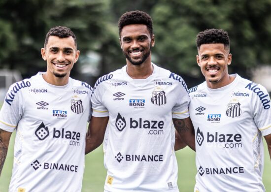 Luan Dias, Bruno Menzenga e Gabriel Inocencio do Água Santa chega no Santos para dar reforço ao time. - Foto: Reprodução/Raul Baretta/Santos FC.