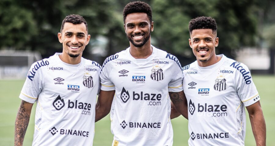 Luan Dias, Bruno Menzenga e Gabriel Inocencio do Água Santa chega no Santos para dar reforço ao time. - Foto: Reprodução/Raul Baretta/Santos FC.