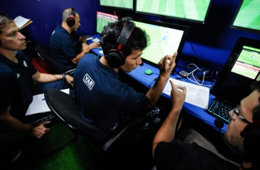 Árbitros assistentes de vídeo (VAR) no Campeonato Paulista em 2019 - Fotos: Rodrigo Corsi/FPF