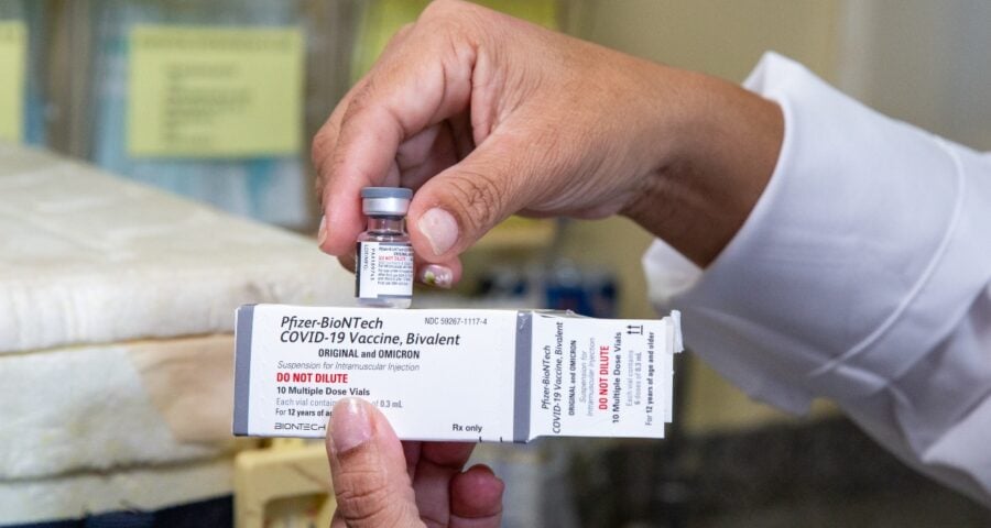 Vacina-bivalente-publico-18-pode-receber-dose-em-Manaus-neste-sábado-29-foto-victor-cruz-semsa