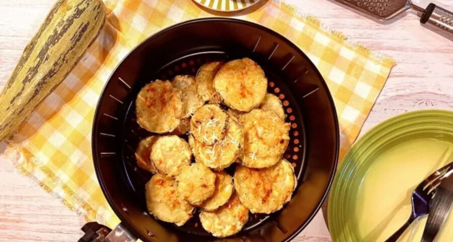 Abobrinha empanada na airfryer - Foto: Reprodução/Receitaria