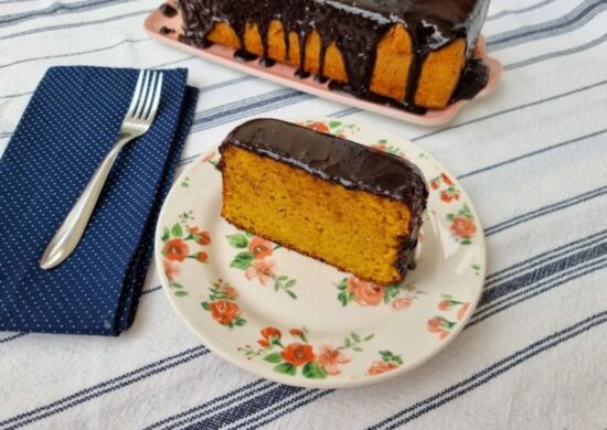 Bolo de cenoura de liquidificador - Foto: Reprodução/Receitaria