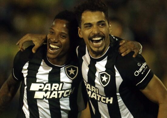 Botafogo e Ypiranga disputam a classificação no estádio Nilton Santos. - Foto: Reprodução/Twitter @Botafogo