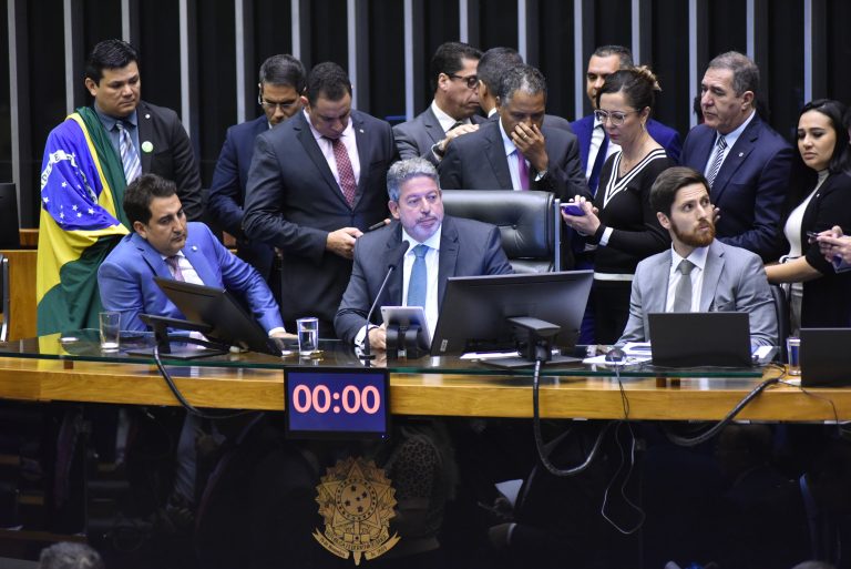 Plenário votará o mérito do texto da PL das Fake News na terça (2) - Foto: Zeca Ribeiro/Câmara dos Deputados