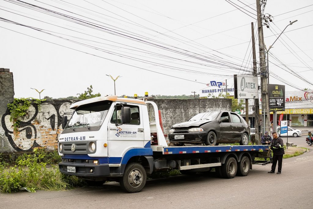 Ocupantes do veículo fugiram após abordagem da equipe de fiscalização do Detran-AM - Foto: Isaque Ramos/Detran-AM