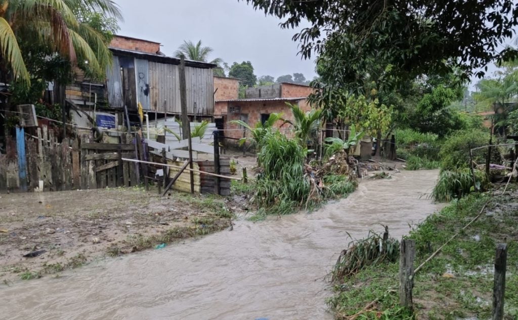 Manaus teve alagamentos durante chuva que atinge cidade nesta quinta (9) - Foto: Divulgação/Defesa Civil do município