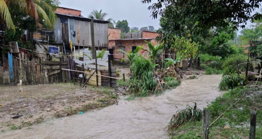 Manaus teve alagamentos durante chuva que atinge cidade nesta quinta (9) - Foto: Divulgação/Defesa Civil do município