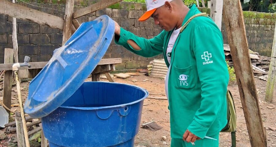 Evitar criadouros do mosquito transmissor da dengue é uma das formas de prevenção - Foto: Divulgação/FVS