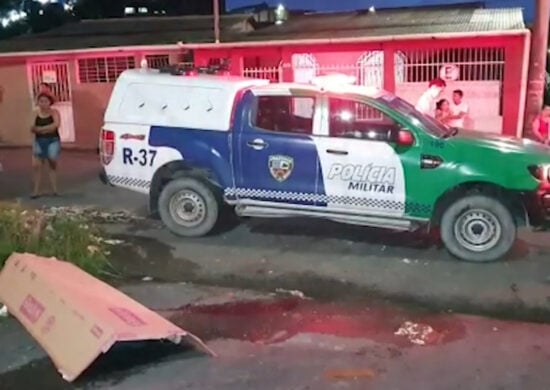 Corpo de homem com pés e mãos amarrados é jogado em rua de Manaus