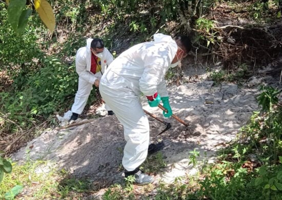 Corpo é encontrado em terreno particular da Zona Leste de Manaus. Foto: Reprodução/TV Norte Amazonas.