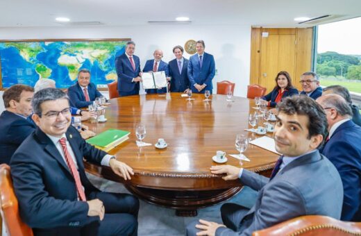 Lula e Haddad entregaram novo arcabouço fiscal ao Congresso em evento fechado - Foto: Divulgação/Ricardo Stuckert/PR