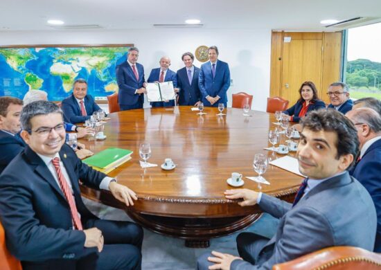 Lula e Haddad entregaram novo arcabouço fiscal ao Congresso em evento fechado - Foto: Divulgação/Ricardo Stuckert/PR